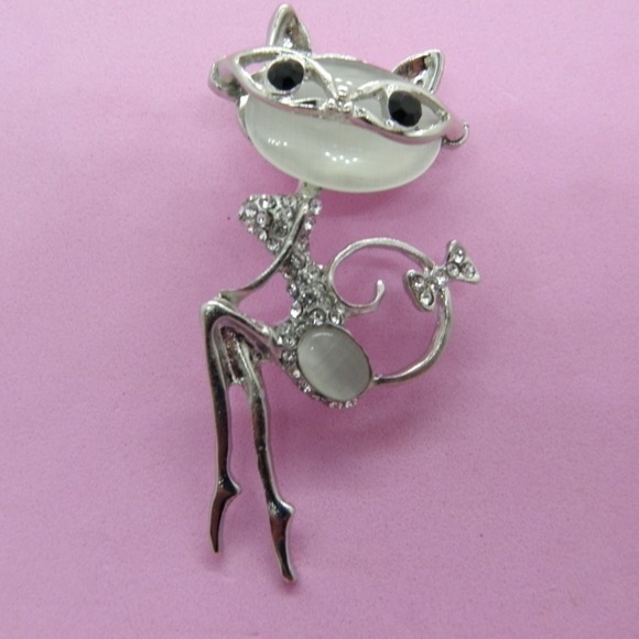 Rhinestone Cat Brooch - Picture 4 of 7